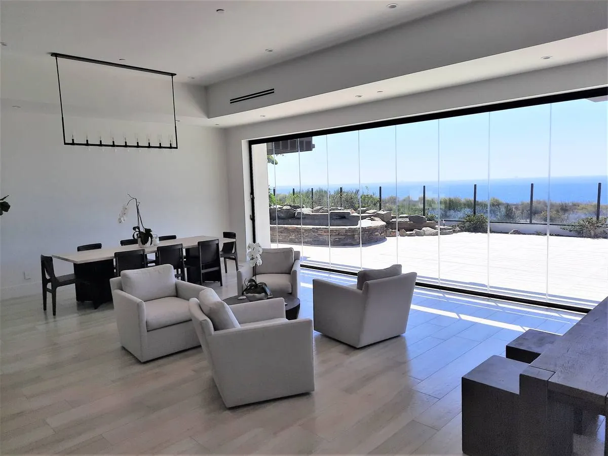 Contemporary Oceanfront Residence, California Coast — photograph 6 of 15
