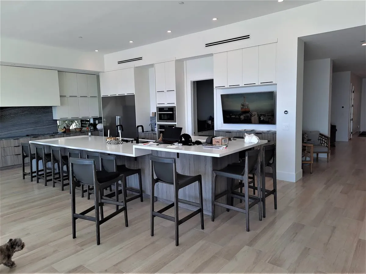 Contemporary Oceanfront Residence, California Coast — photograph 10 of 15