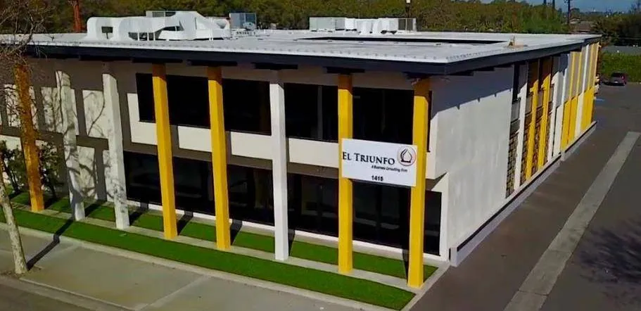 El Triunfo Corporation Business Center, Santa Ana, California — photograph 1 of 3
