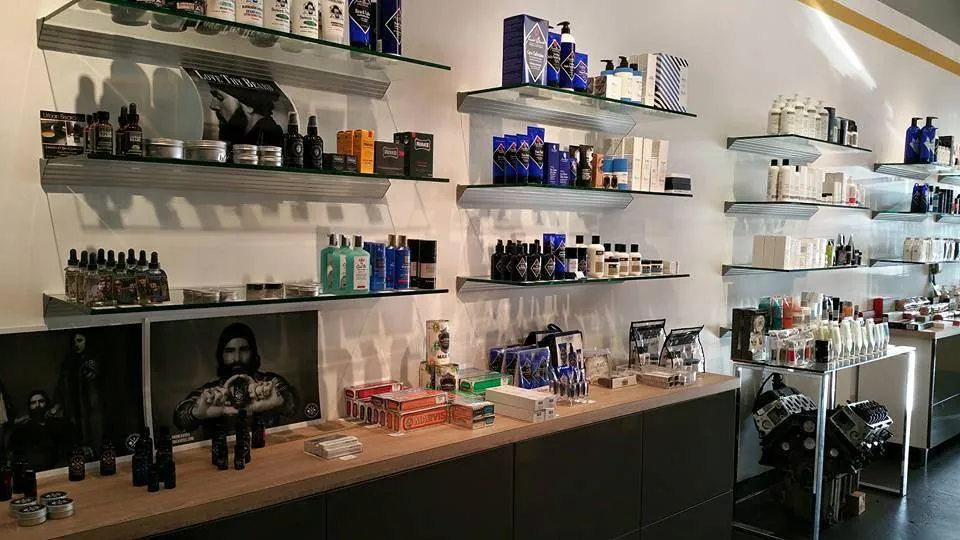 MenEssentials, Glendale & Bob Hope Airport, California — photograph 3 of 8