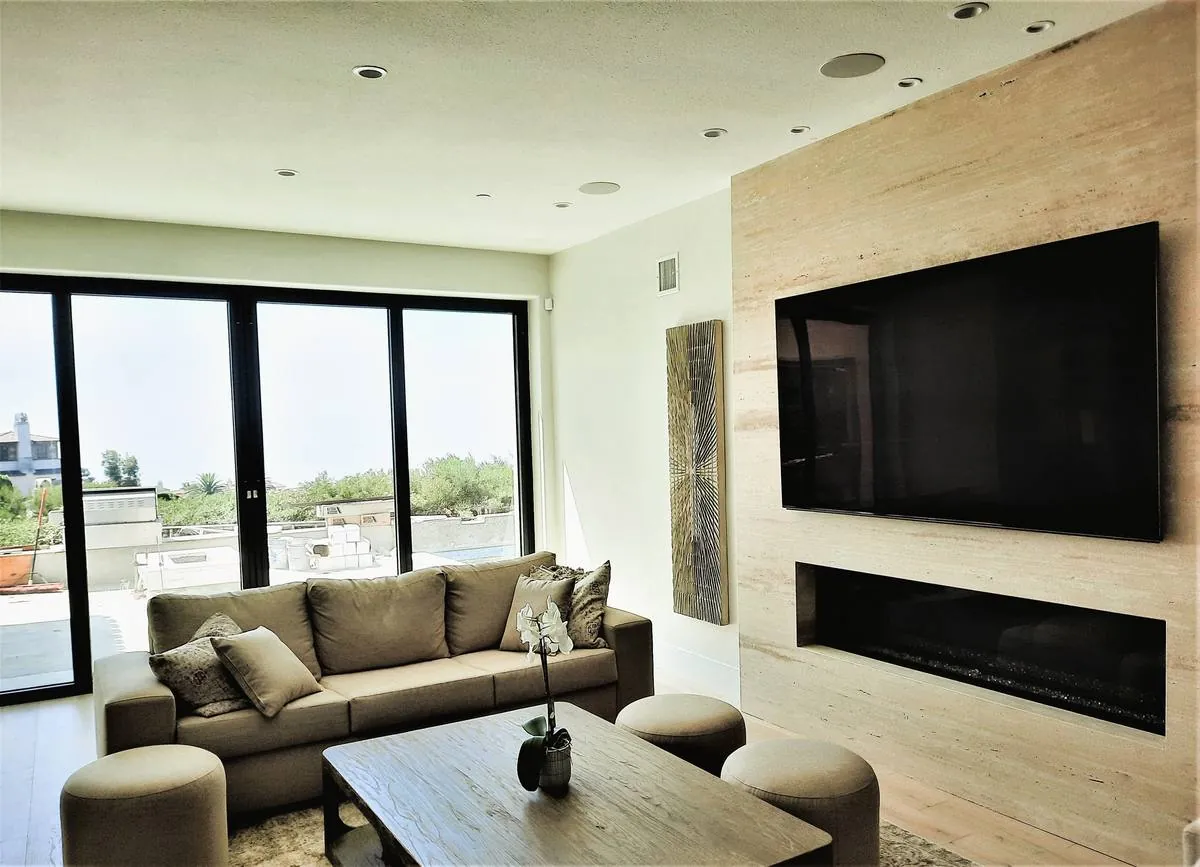 Modern Hillside Residence, Southern California — photograph 2 of 7