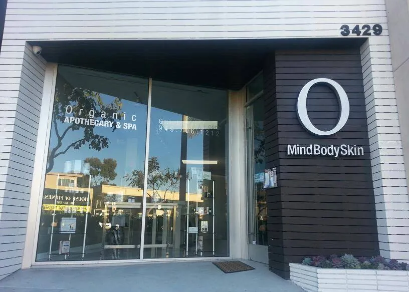 O Mind Body Skin / The Doctors Bar, Corona del Mar, California — photograph 2 of 5