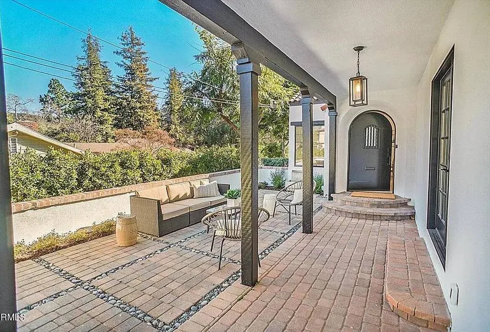 Private Residence, Glendale, California — photograph 2 of 12